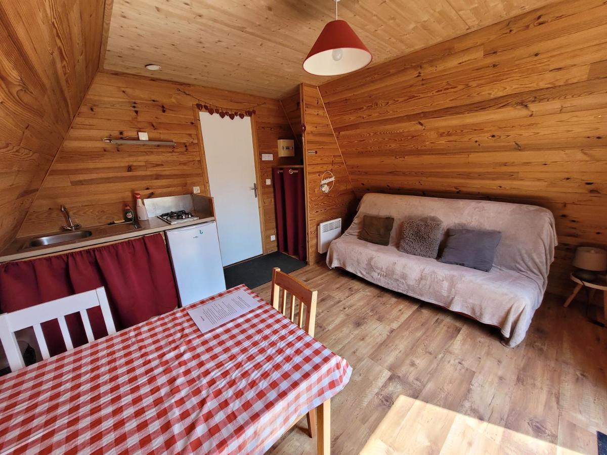 Camping Les Hirondelles Bourg-Sainte-Marie Exterior foto