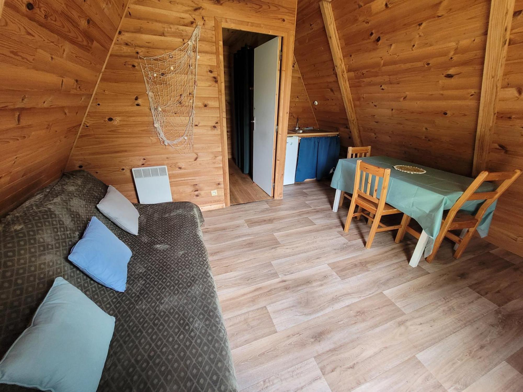 Camping Les Hirondelles Bourg-Sainte-Marie Exterior foto