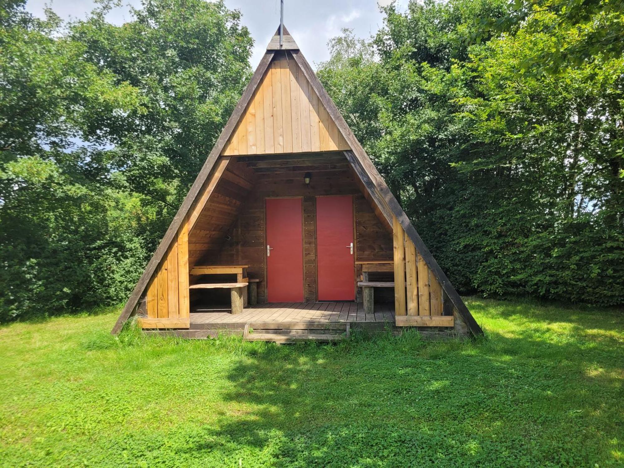 Camping Les Hirondelles Bourg-Sainte-Marie Exterior foto