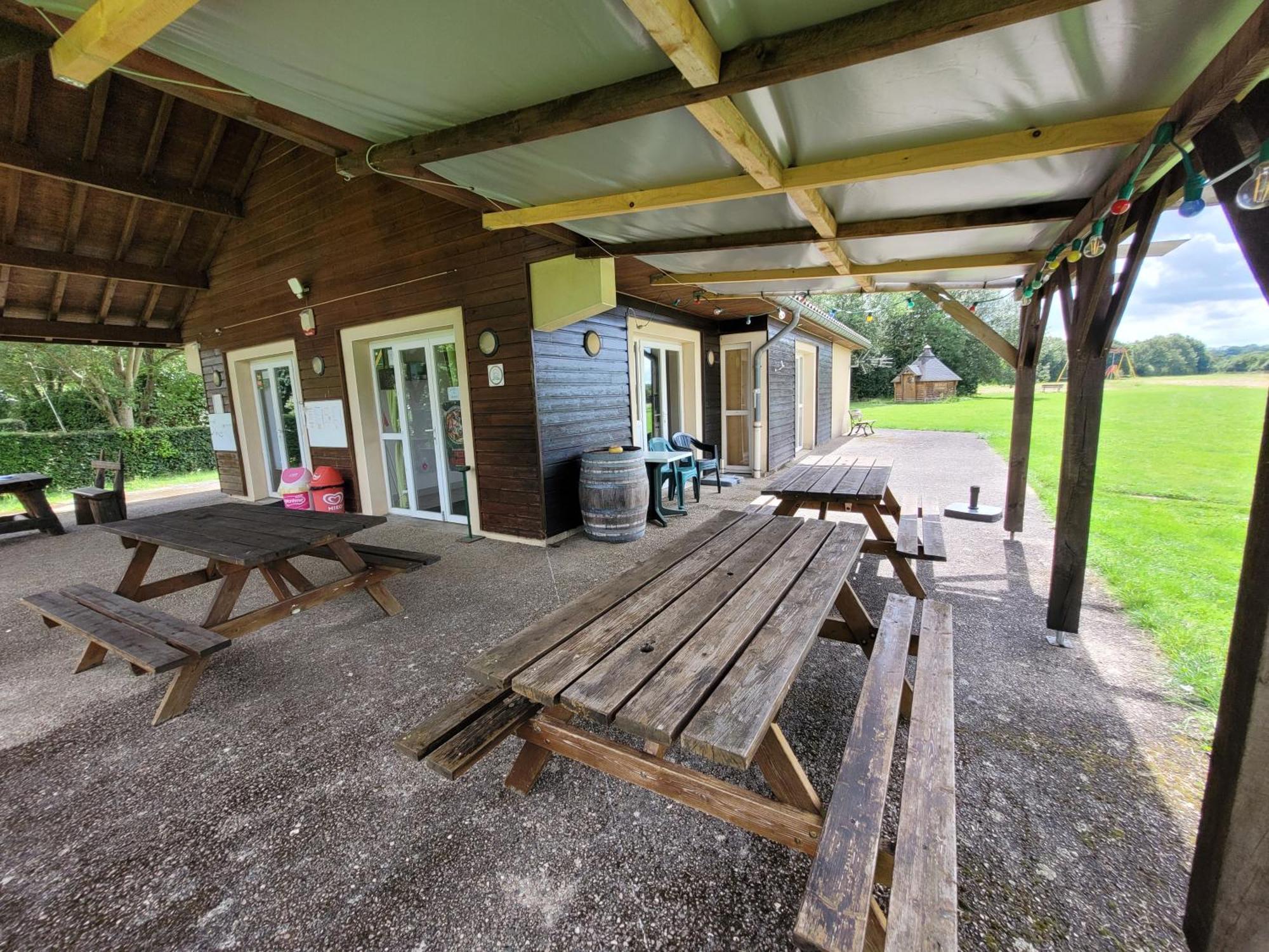 Camping Les Hirondelles Bourg-Sainte-Marie Exterior foto