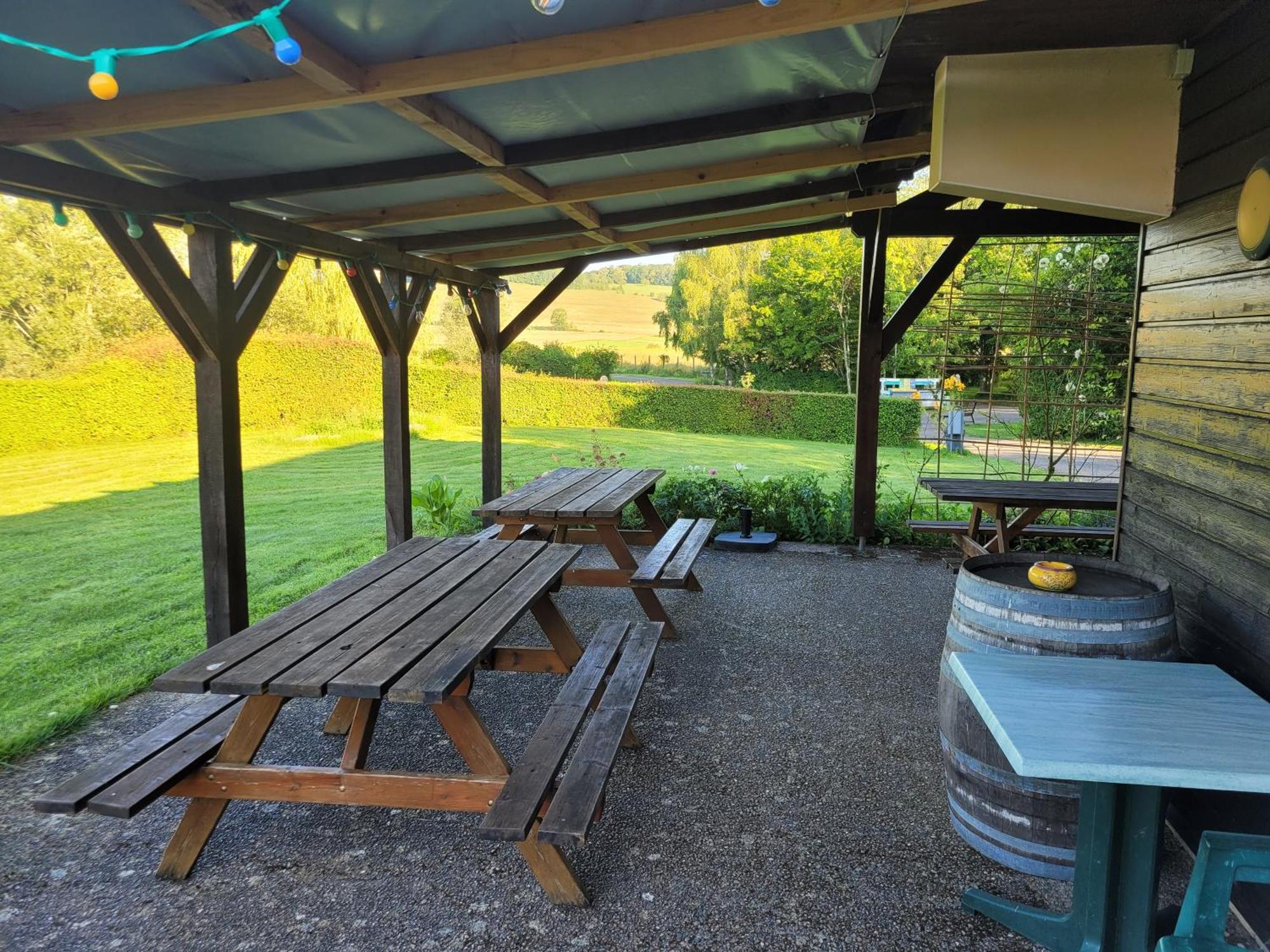 Camping Les Hirondelles Bourg-Sainte-Marie Exterior foto